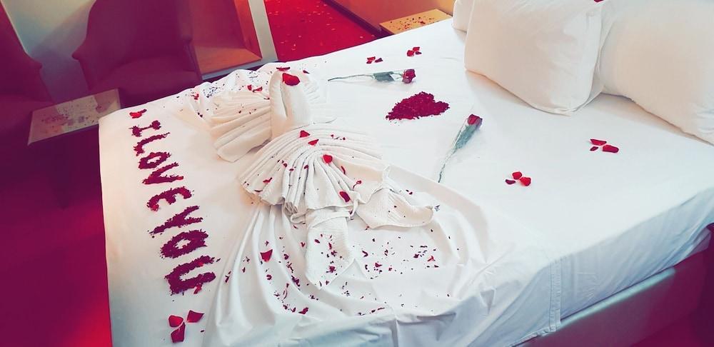 Al Akhawayn Hotel Уджда Екстериор снимка