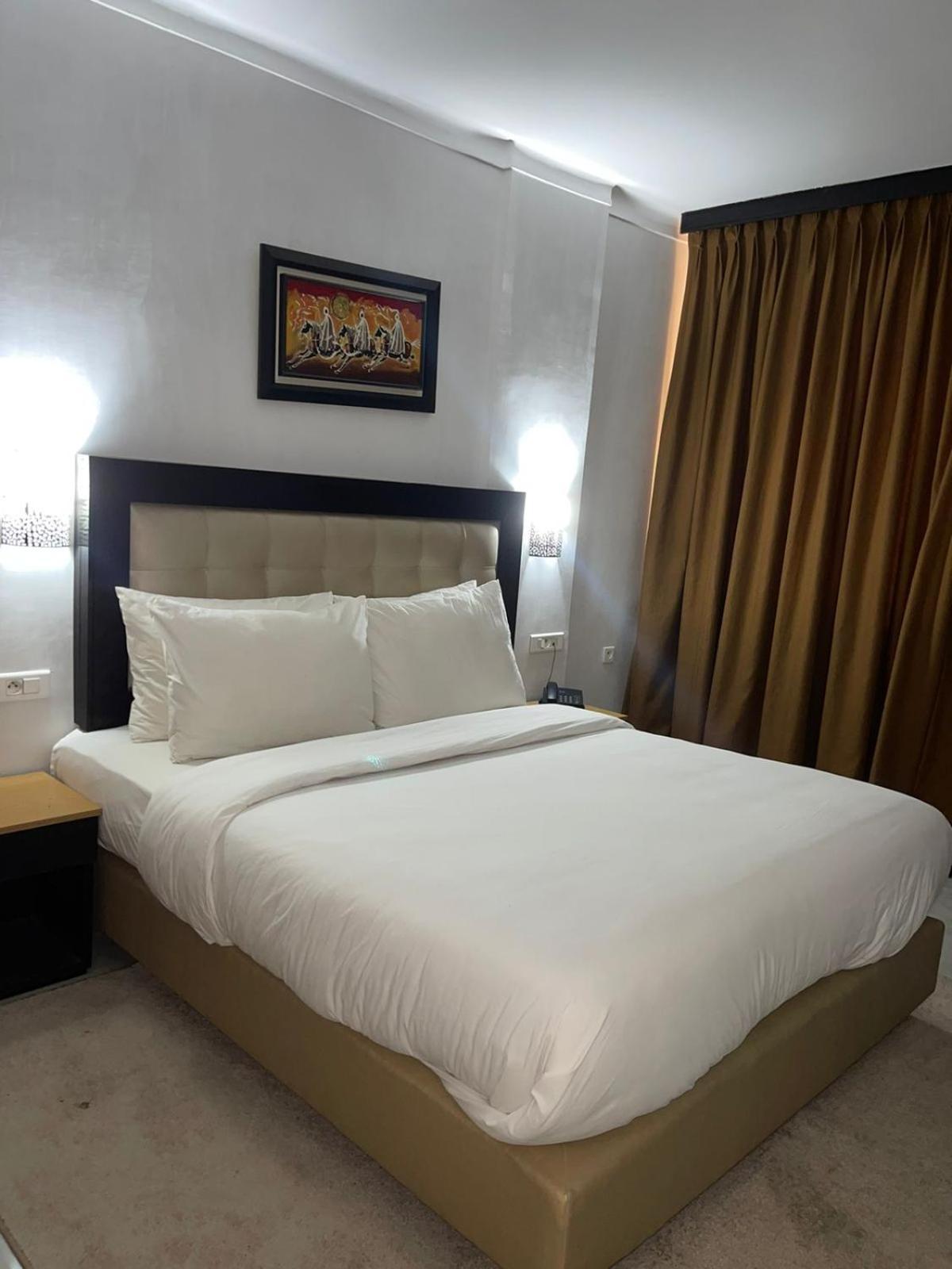Al Akhawayn Hotel Уджда Стая снимка