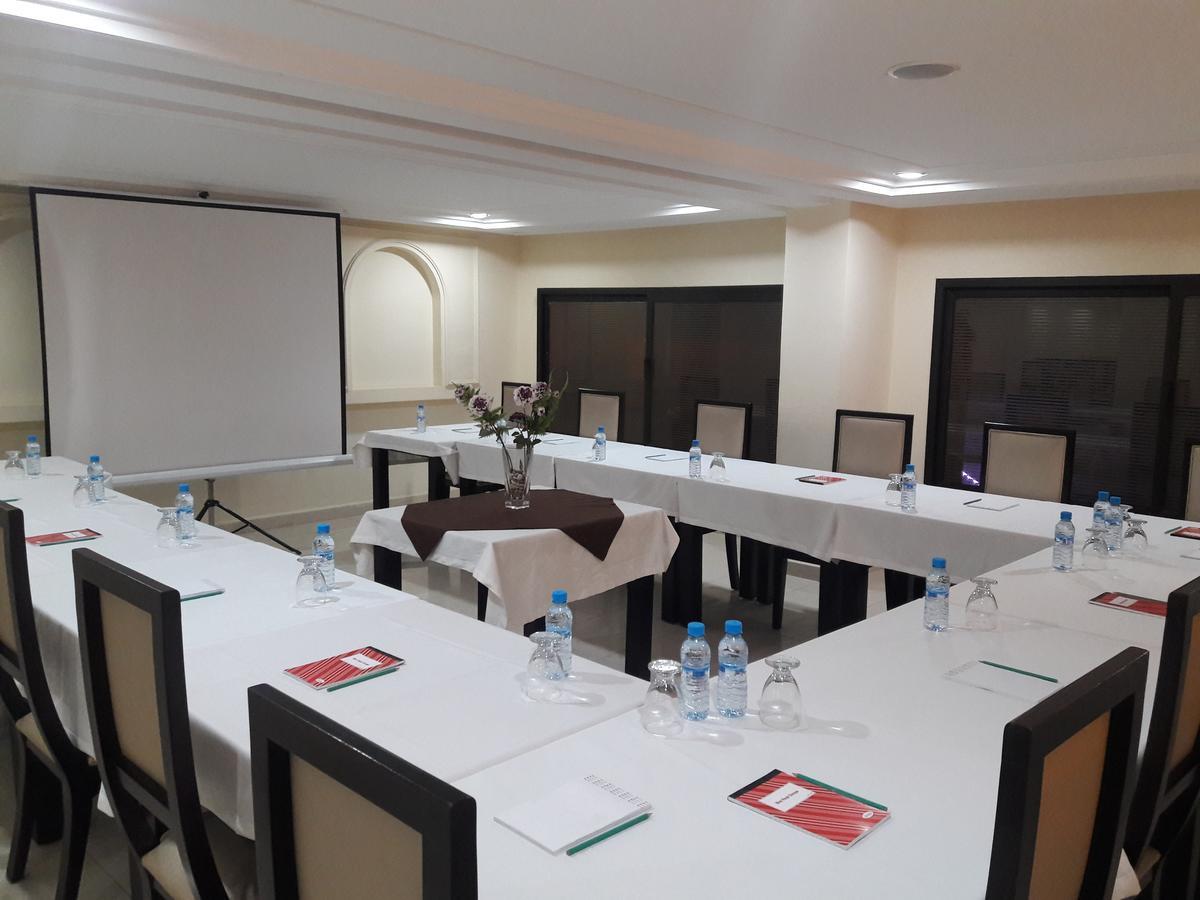 Al Akhawayn Hotel Уджда Екстериор снимка