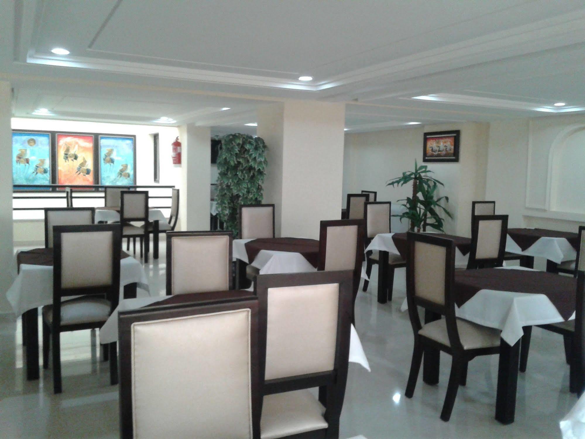 Al Akhawayn Hotel Уджда Екстериор снимка