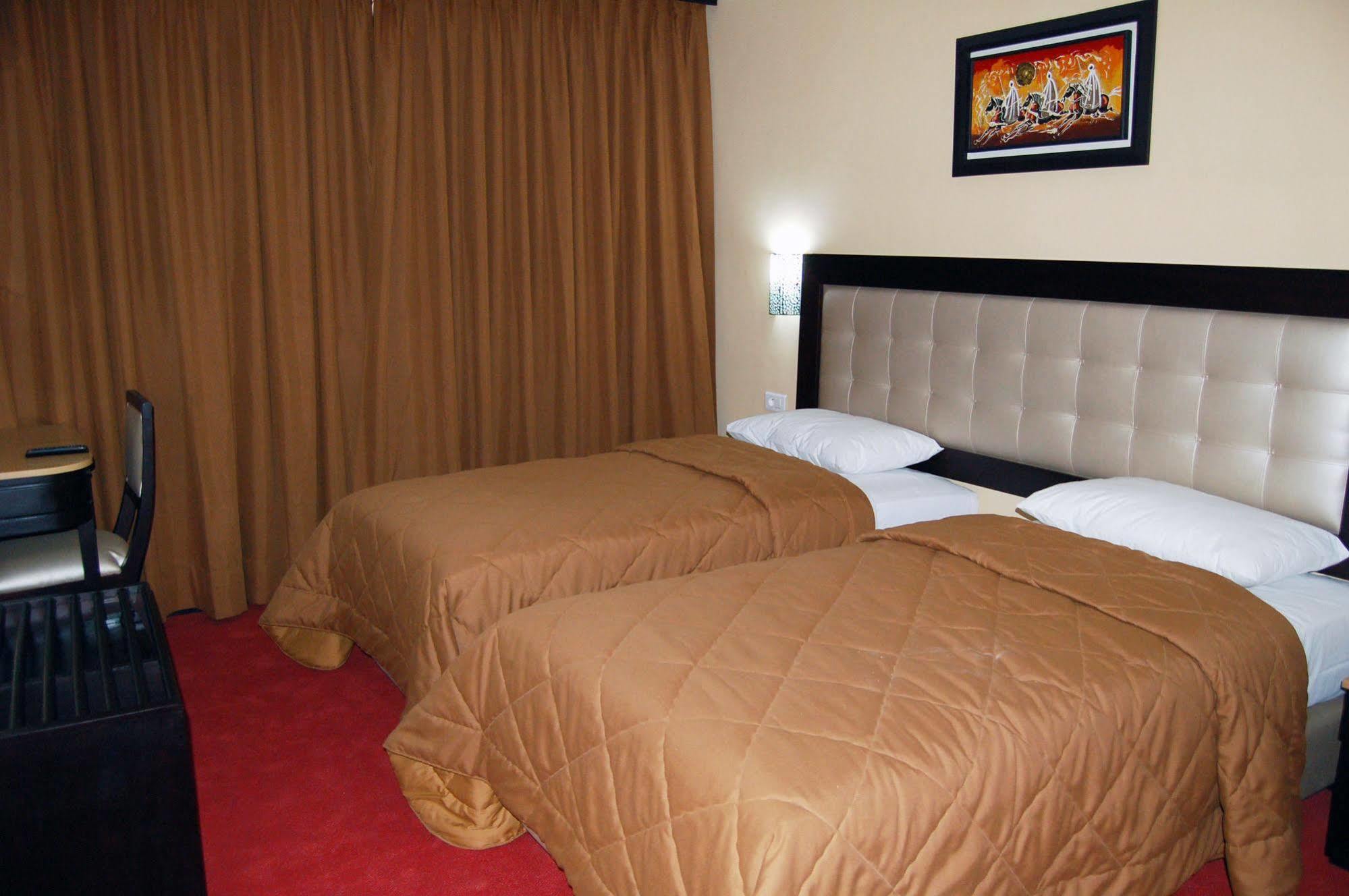 Al Akhawayn Hotel Уджда Екстериор снимка