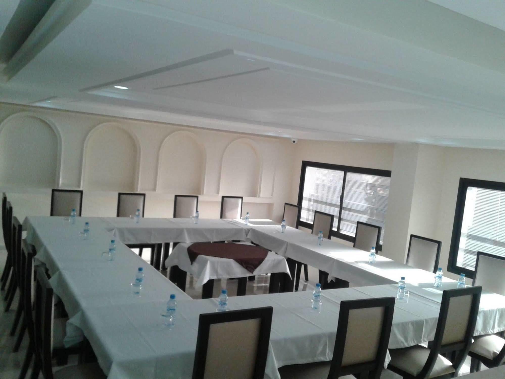 Al Akhawayn Hotel Уджда Екстериор снимка