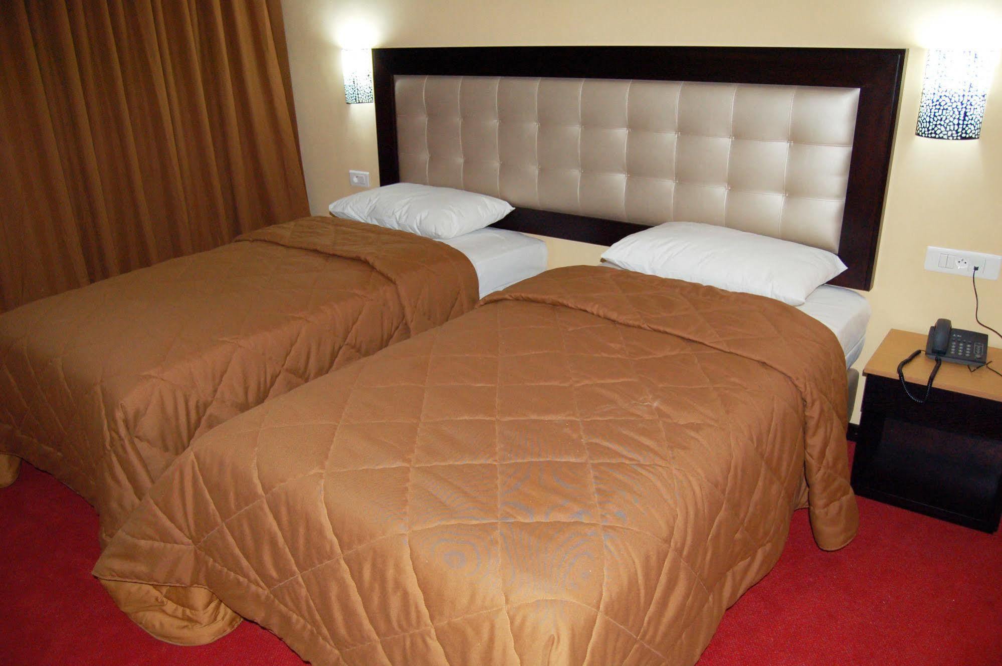 Al Akhawayn Hotel Уджда Екстериор снимка
