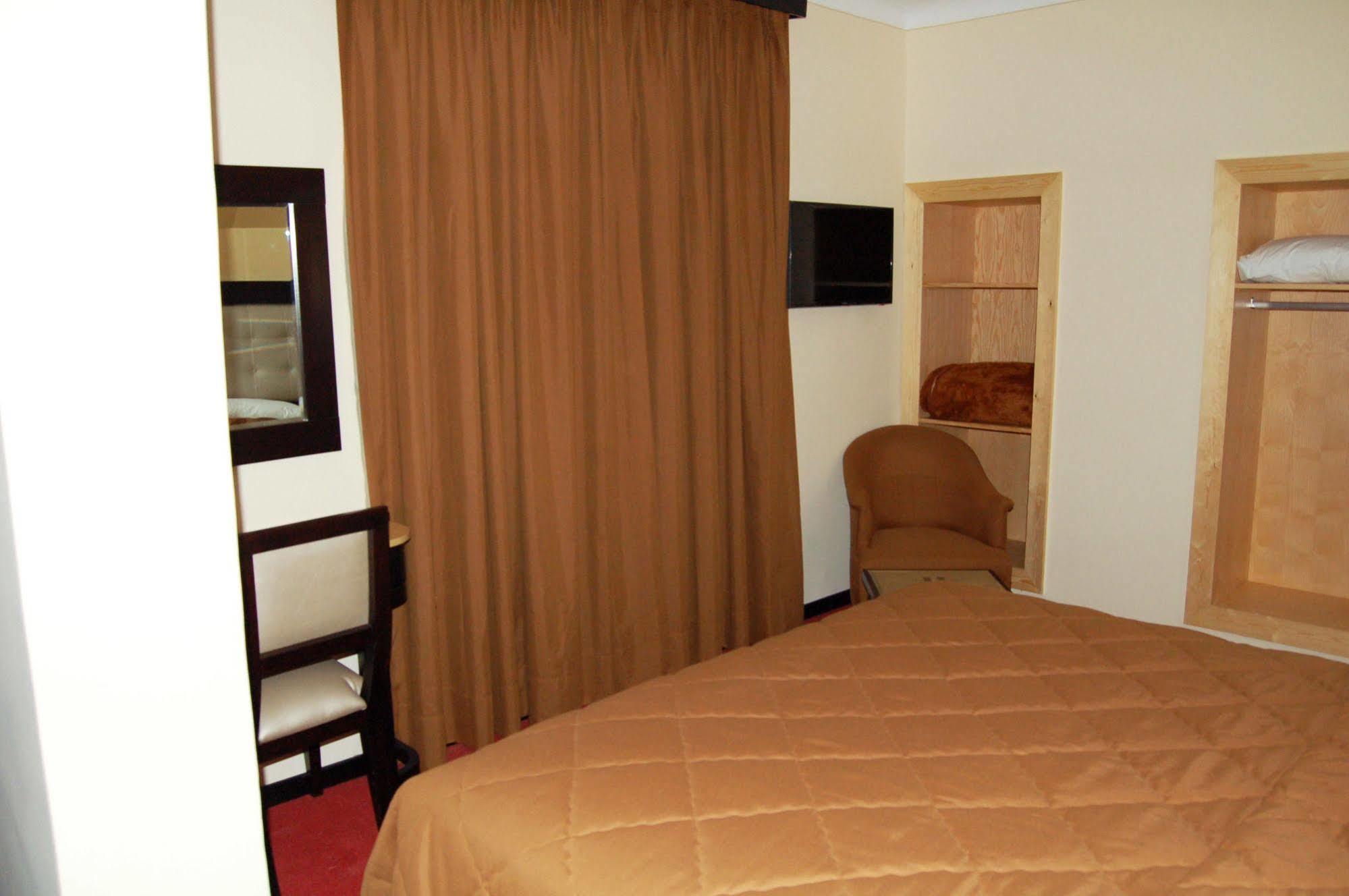 Al Akhawayn Hotel Уджда Екстериор снимка