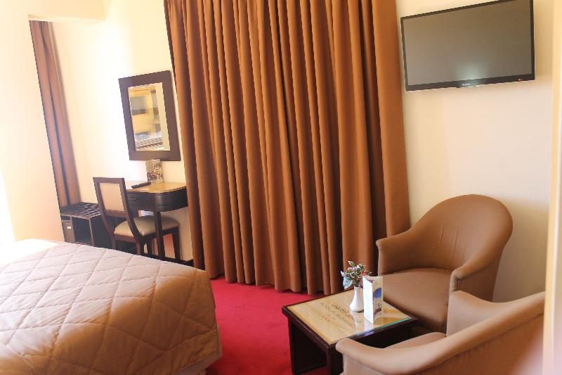 Al Akhawayn Hotel Уджда Екстериор снимка