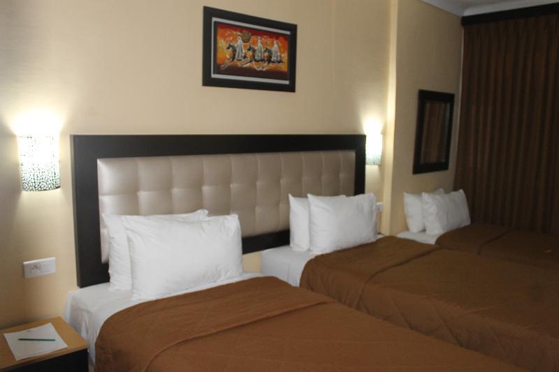 Al Akhawayn Hotel Уджда Екстериор снимка